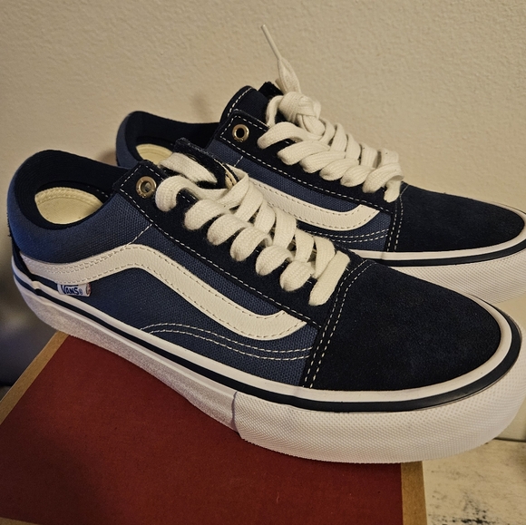 Vans - Picture 6 of 8